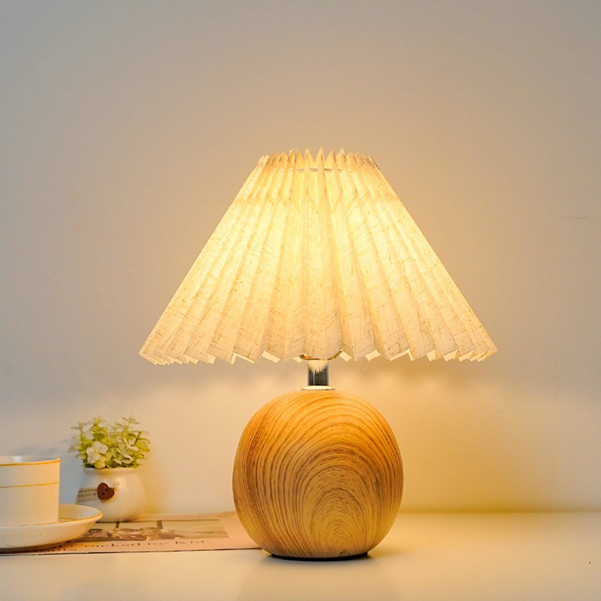 CHIWIN Dimbare Tafellamp Stoffen Lampenkap – 3 Lichtkleuren LED Nachtlamp met USB Schakelaar – Keramische Voet met Houtlook – Modern & Compact – Sfeerverlichting voor Slaapkamer, Woonkamer, Bureau