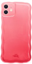 xoxo Wildhearts Glossy Wavy Case Pink Sorbet telefoonhoesje - Geschikt voor iPhone 12 - Golvend hoesje - Glimmende silicone case met golven - Vlekbestendig - Camerabescherming - Roze
