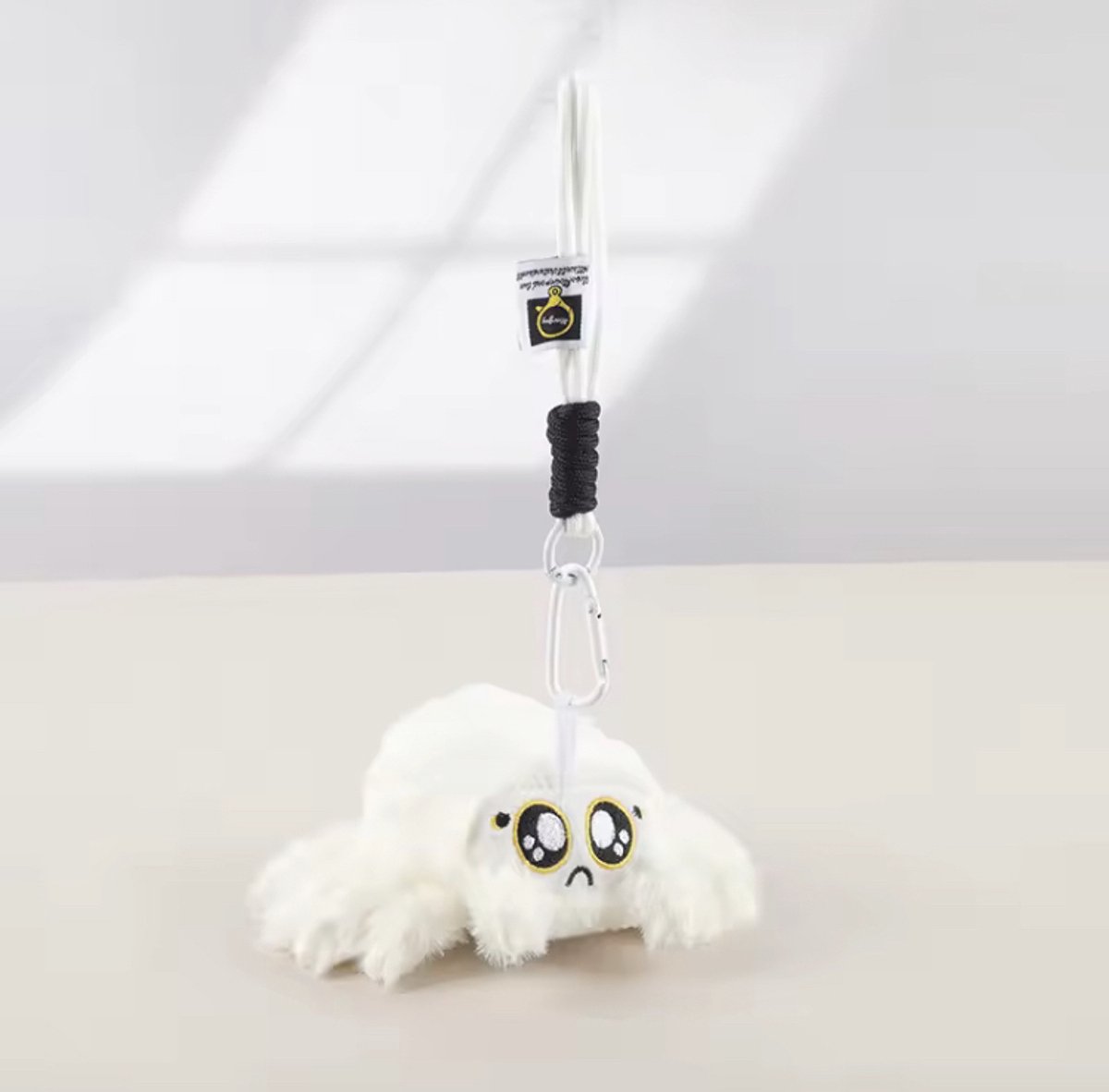 Creasowl® Kawaii Sleutelhanger Spin – Pluche 16 cm – Schattige Tassenhanger in Wit, Cute Knuffel Sleutelhanger – Kawaii Tas Hanger – Schattige Accessoire voor Jong en Oud