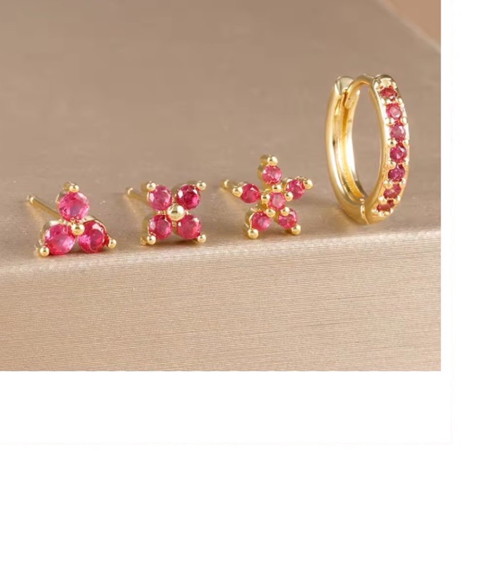 Oorbellen Set 4 Stuks - Kleur: Roze - 18K Verguld - Hoge Kwaliteit - Oorbellen Set - Meerdere Oorbelgaatjes - Oorbellen / Earrings - Oor Versiering - Luxe Set - Oorbellen Goud - Gouden Oorbellen - Meerdere Gaatjes - Cadeau - 18 Karaat - Oorhangers