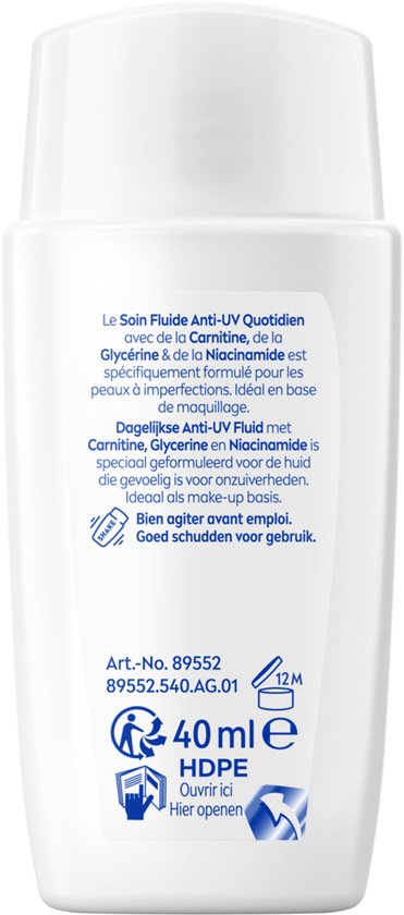 Witte fles met informatie over NIVEA Derma Skin Clear Dagelijkse Anti-UV Fluïde SPF 50. 40ml.