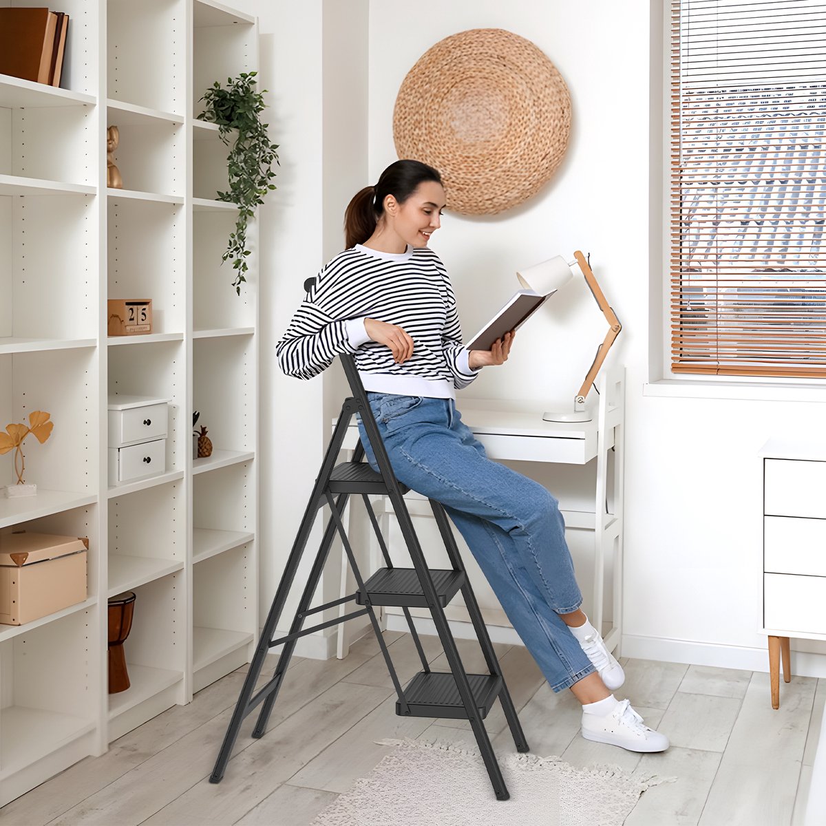 Opvouwbare trapladder, trapkruk, opvouwbare trap met breed antislip pedaal en leuning, multifunctionele huishoudtrap, trapladder tot 150 kg, zwart voor huishouden, keuken - 3 treden – foto 7