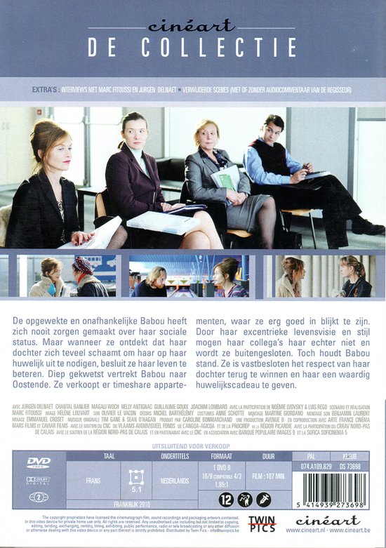 Achterkant DVD-hoes met 4 acteurs zittend en staand, plus kleinfoto's van scènes. Tekst in het Nederlands.