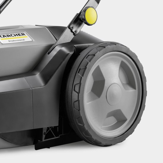 Kärcher KM 70/20 C Professional Veegmachine - Werkbreedte met 1 zijbezem 70 cm - Prestaties 2800 m²/u - Tankinhoud bruto/netto 45/20 liter - Duwbeugel inklapbaar - Fijnstoffilter van Kärcher — afbeelding 2
