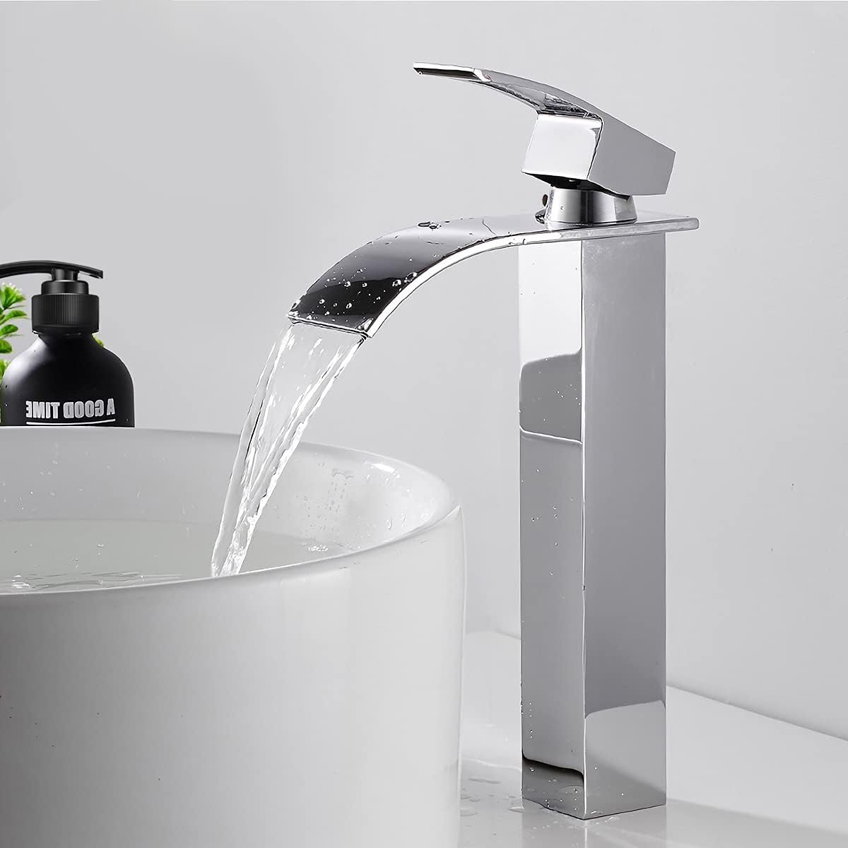 Moderne design badkamerkraan Watervalkraan Verchroomde wastafelkraan Duurzaam metalen ontwerp Superieure warm en koud water instelbaar