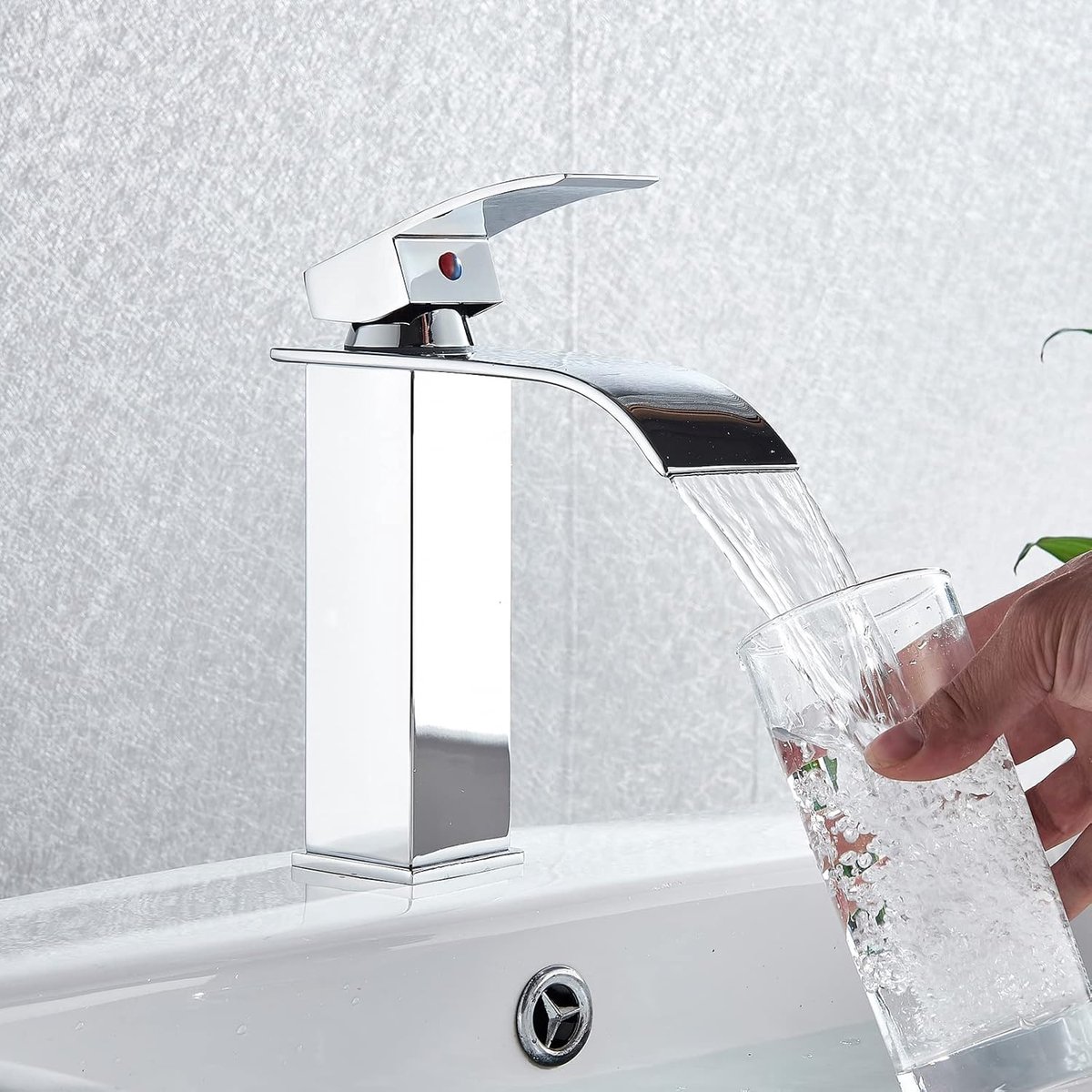Verchroomde badkraan Watervalbadkranen Eengreeps wastafelkraan Roestvrijstalen badkraan voor wastafelmengkraan Badkraan voor warm en koud water