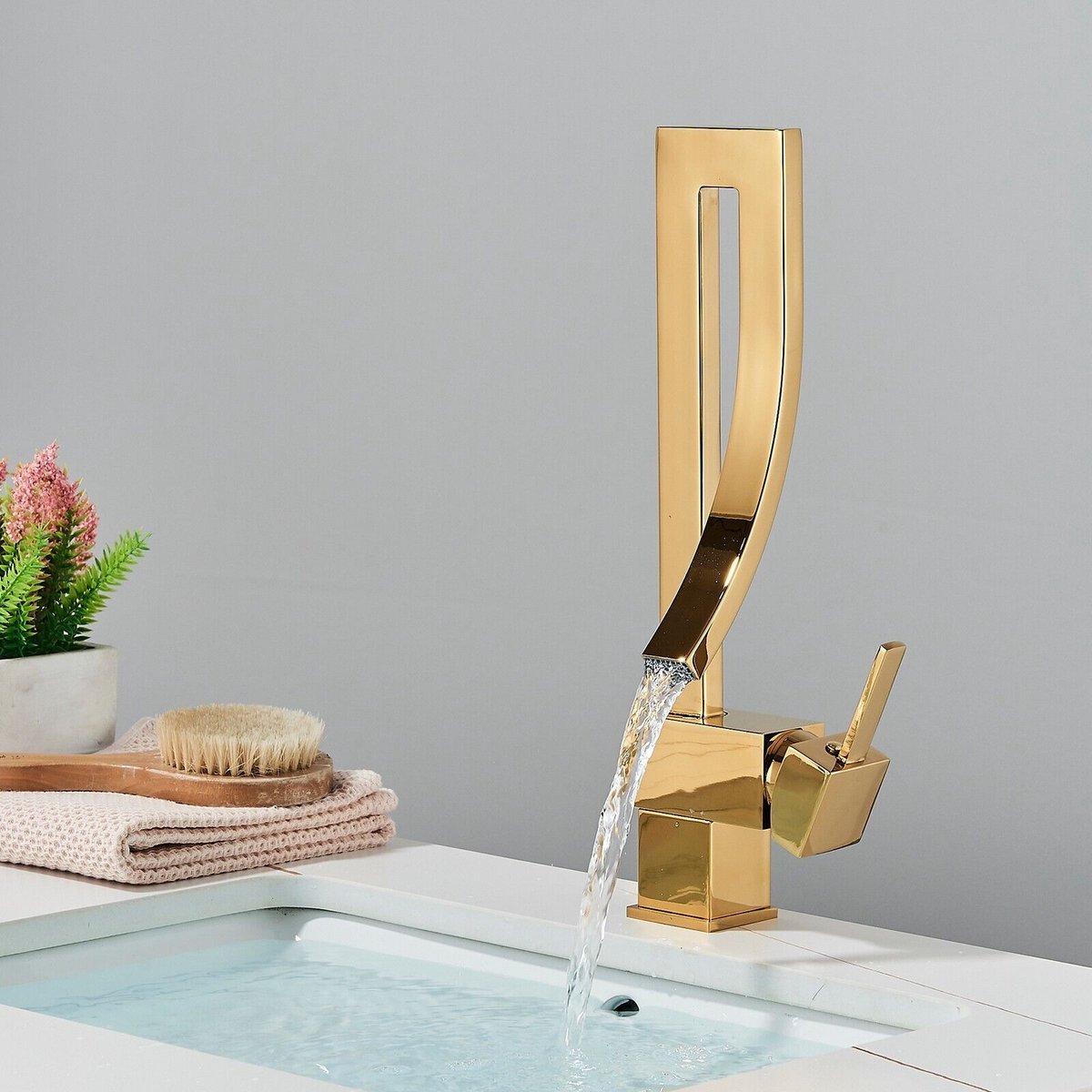 Cascade badkamerkraan, elegante design wastafelkraan, messing mengkraan, warm en koud water beschikbaar, verchroomde kraan