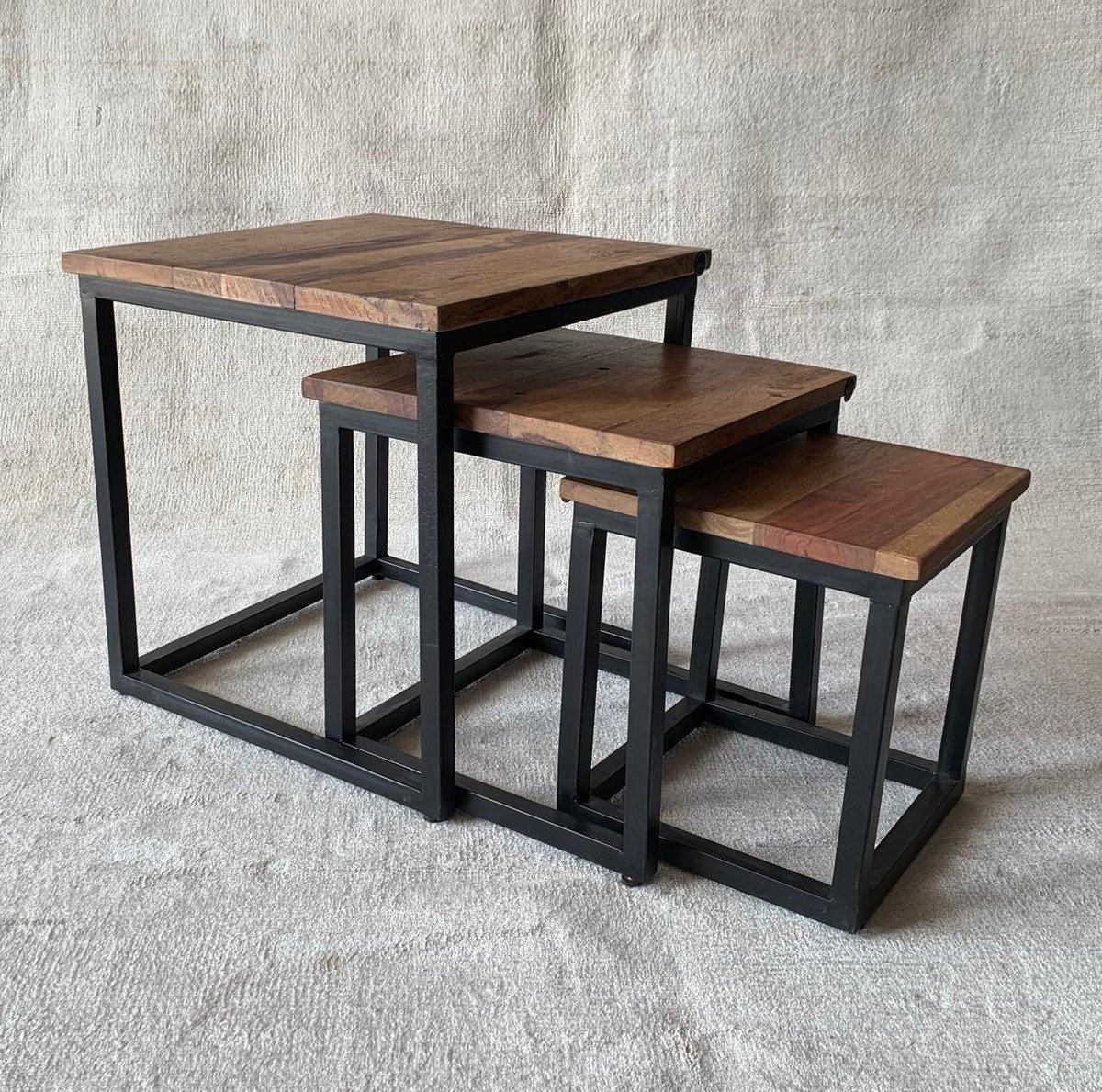 Bijzettafel Set van 3 – Mangohout & Metaal – Compact Nesting Design