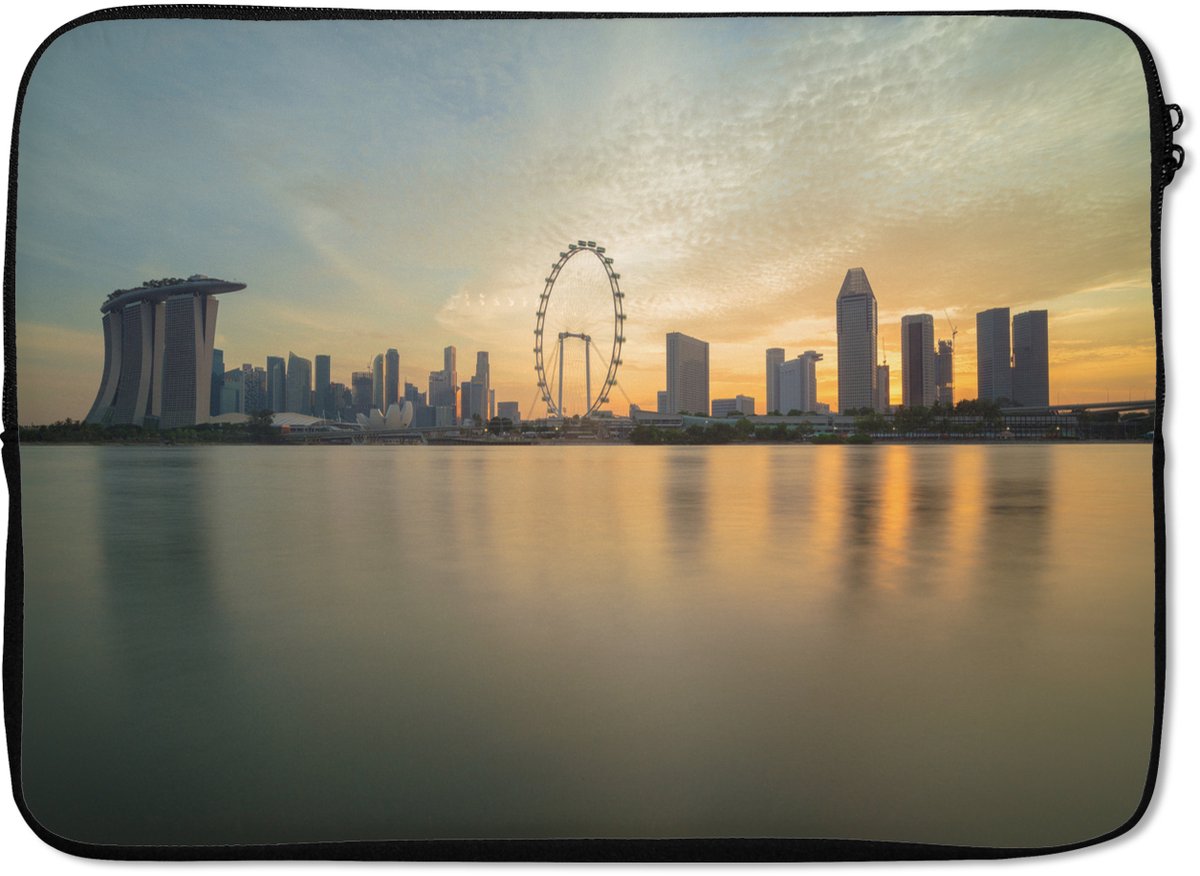 Laptophoes 13 inch - Skyline Singapore - Laptop sleeve - Binnenmaat 32x22,5 cm - Zwarte achterkant