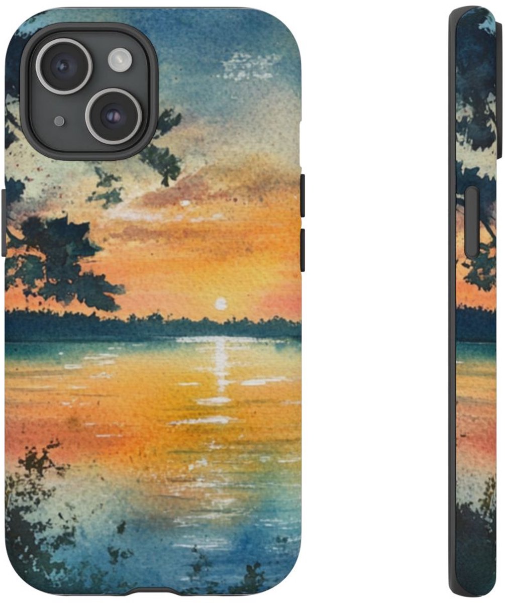 Zeilboot op Meer bij Schemering in Aquarel – Telefoonhoesje Geschikt voor iPhone 15