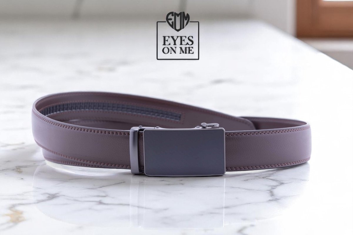 Bruine 150 cm lange lederen riem zonder gaatjes met automatische gesp voor heren met een maatje meer ( Model N255 )