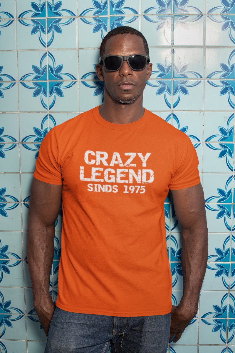 1975 Jaar Oranje T-shirt Heren - Maat S - Crazy Legend - Verjaardag Cadeau Mannen - Limited Edition