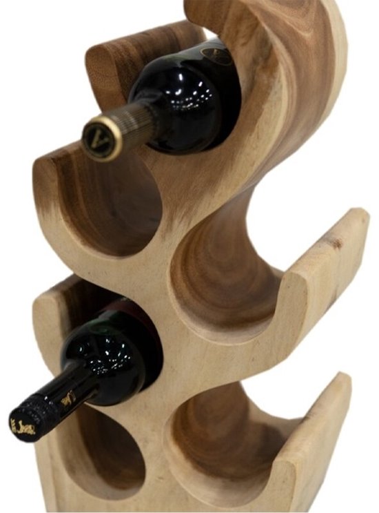 Houten wijnrek met twee flessen erin, met golvende vormen, naturel houtkleur.