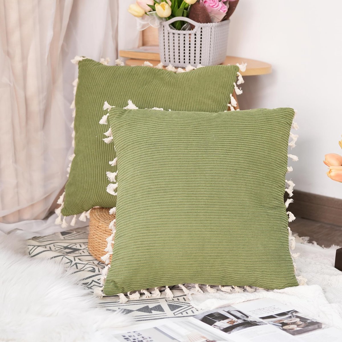 Ibenzoa Set van 2 decoratieve saliegroene corduroy kussenslopen met stijlvolle beige kwastjes voor bank en woonkamer