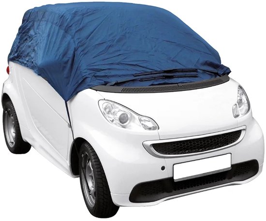 Witte auto met een donkerblauwe beschermhoes.