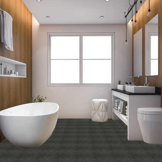 Donkergrijze, steenachtige PVC vloertegels in een moderne badkamer met vrijstaand bad en houten accenten.