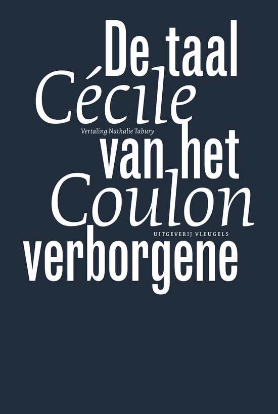 Boekomslag met de tekst "De taal van het verborgene Cécile Coulon Vertaling Nathalie Tabury UITGEVERIJ VLEUGELS" in witte letters op een donkerblauwe achtergrond.