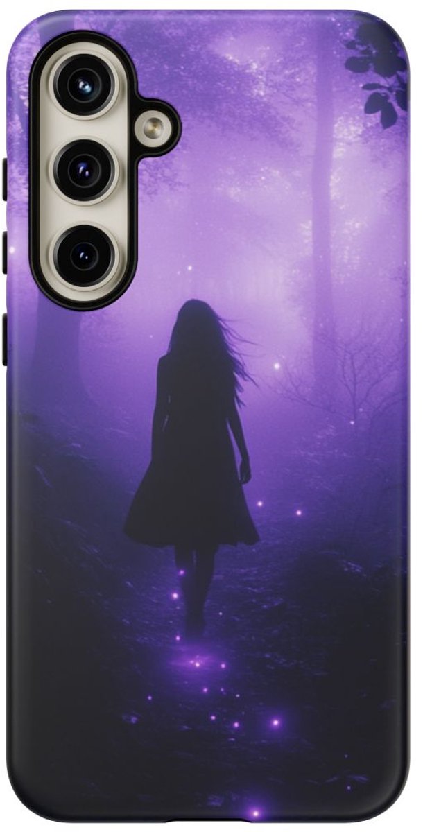 Silhouet van Vrouw in Gloeiend Paars Bos – Telefoonhoesje Geschikt voor Galaxy S24 Plus