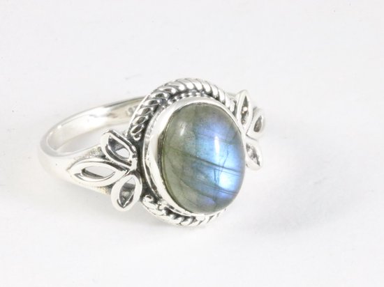 Bague en argent finement travaillée avec labradorite - taille 16,5
