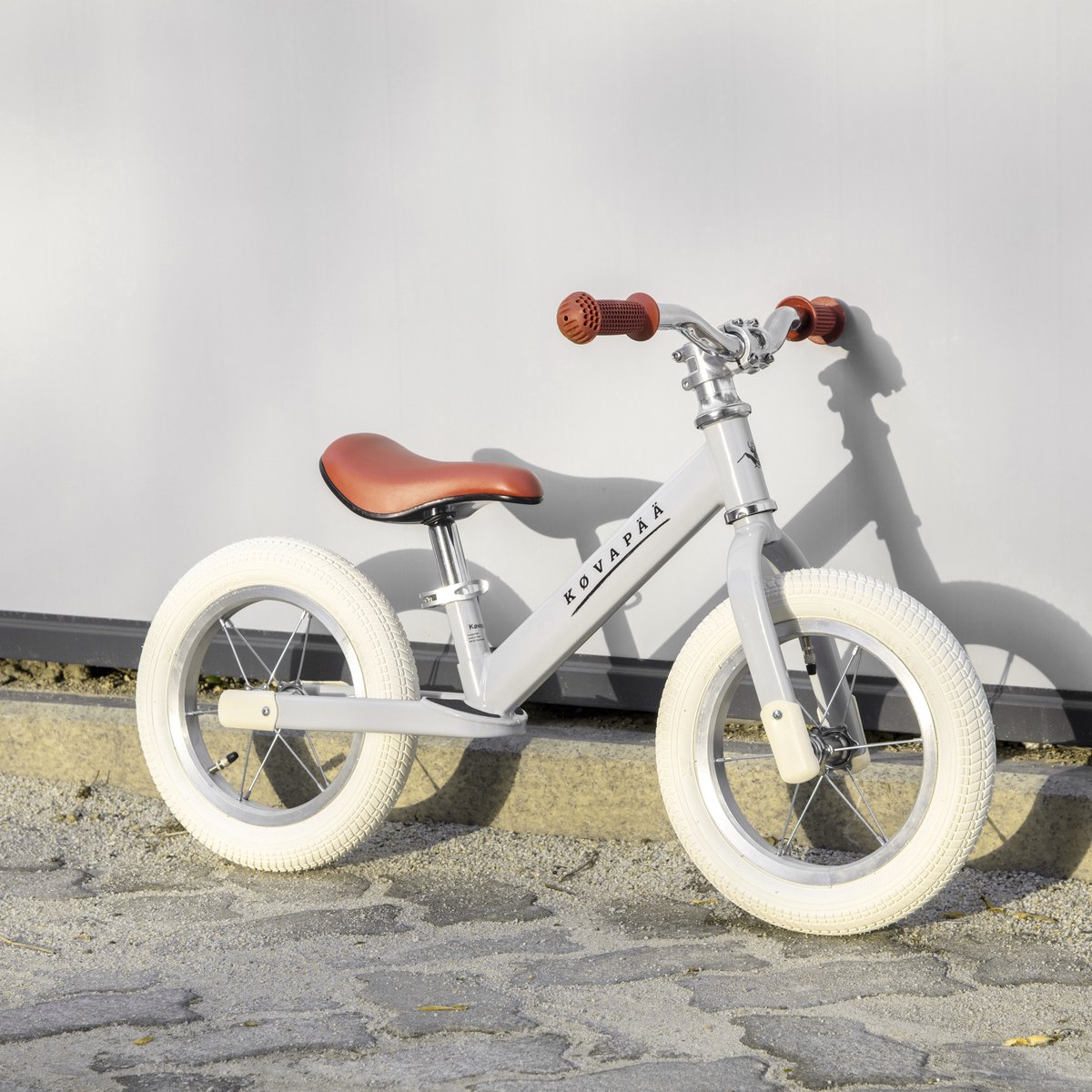 Køvapää - Loopfiets - Met Naamsticker - loopfiets 2 jaar - luchtbanden - 12 inch - Grijs — afbeelding 4