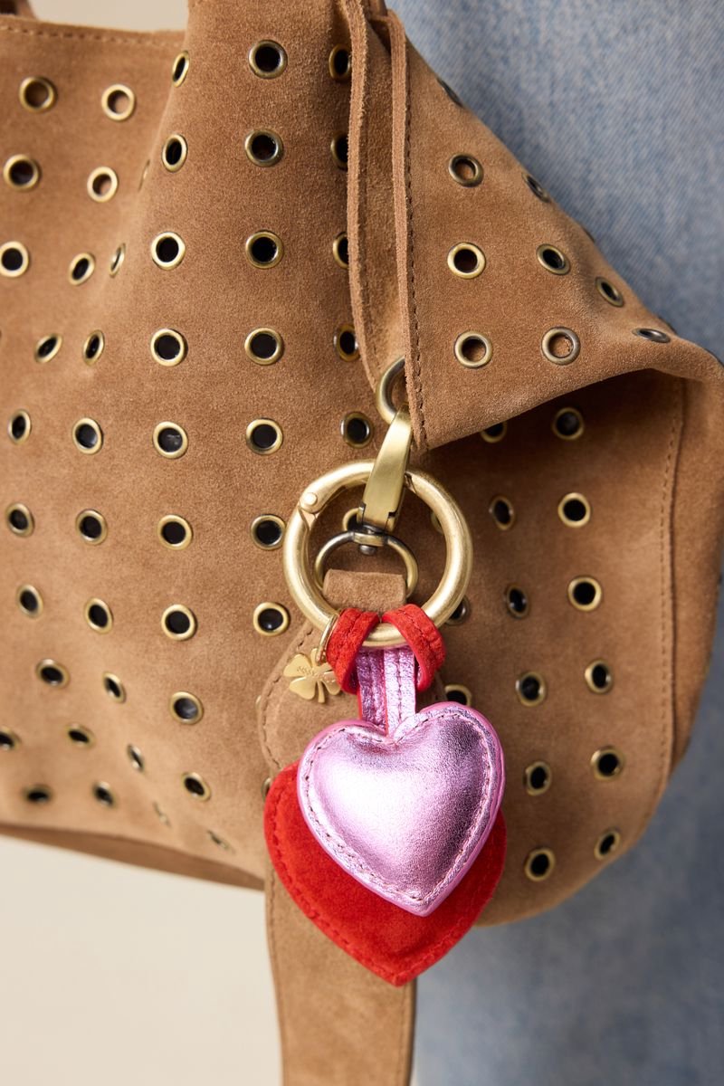 Sissy-Boy - Rode bag charm met hartjes