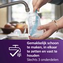 Schoonmaken van een Philips Avent babyfles met de speciale flessenborstel.