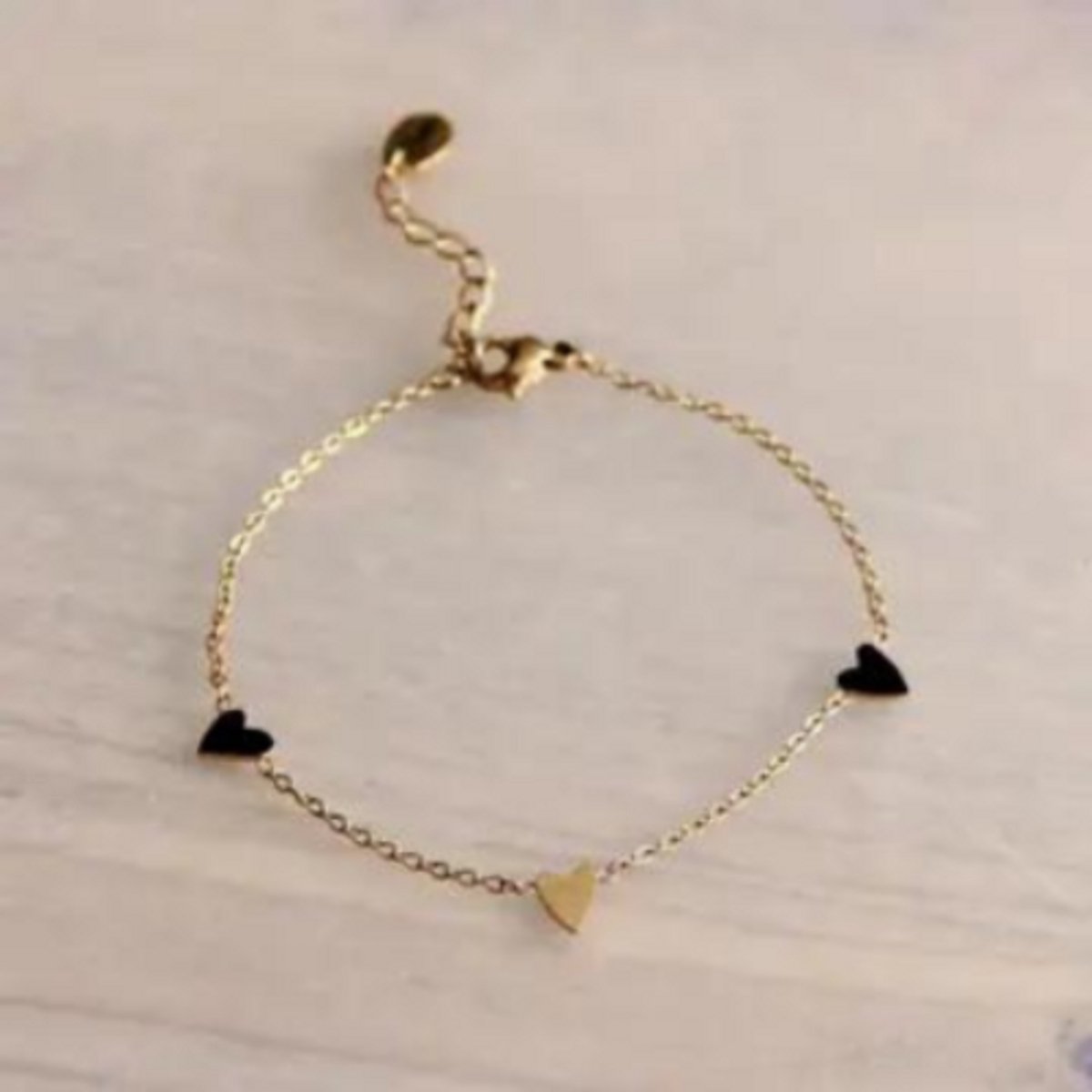 Juvana Armband Gouden - Zwarte Hartjes - Stainless Steel