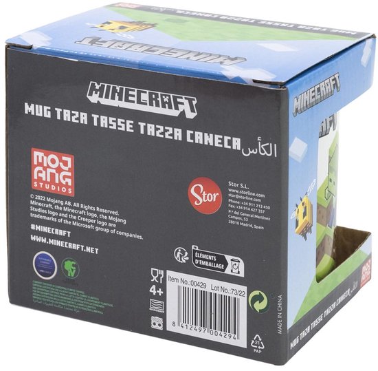 Zijkant van de Minecraft mok verpakking. Toont Minecraft-personages, logo's en productinformatie, met tekst "MADE IN CHINA".