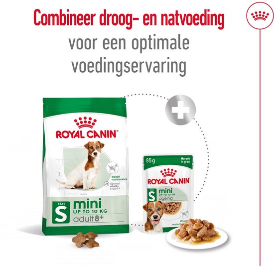 Zak Royal Canin Mini Adult 8+ droogvoer en een zakje natvoer. Een hondje zit naast de zak. Tekst: Combineer droog- en natvoeding voor een optimale voedingservaring.