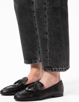 Manfield - Dames - Zwarte leren loafers met goudkleurig detail - Maat 38