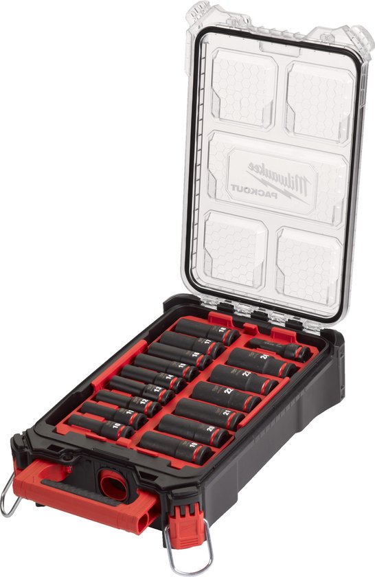 Zwarte Milwaukee PACKOUT koffer met rode accenten, geopend, met daarin een 16-delige set lange, zwarte dopsleutels met rode markeringen.