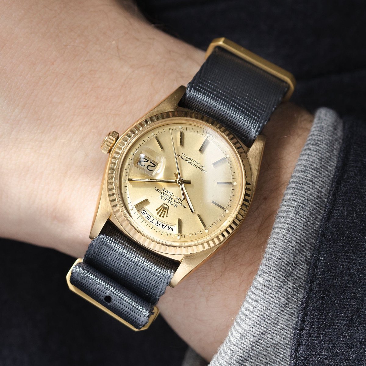 BS Nylon Horlogeband Luxury - Deluxe Nato Diep Grijs - Mat Goud - 20mm