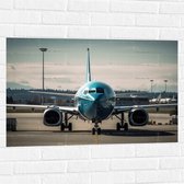Muursticker - Vliegtuig - Vliegveld - Voertuig - Vleugels - Lucht - 90x60 cm Foto op Muursticker