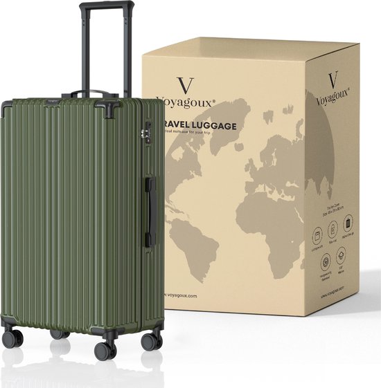 Olijfgroene koffer met wielen en uitschuifbare handgreep, naast een kartonnen doos met wereldkaart en merklogo.