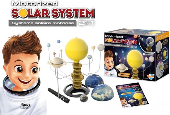 Een zonnestelselmodel met zon en planeten, samen met de verpakking en kind-illustratie.