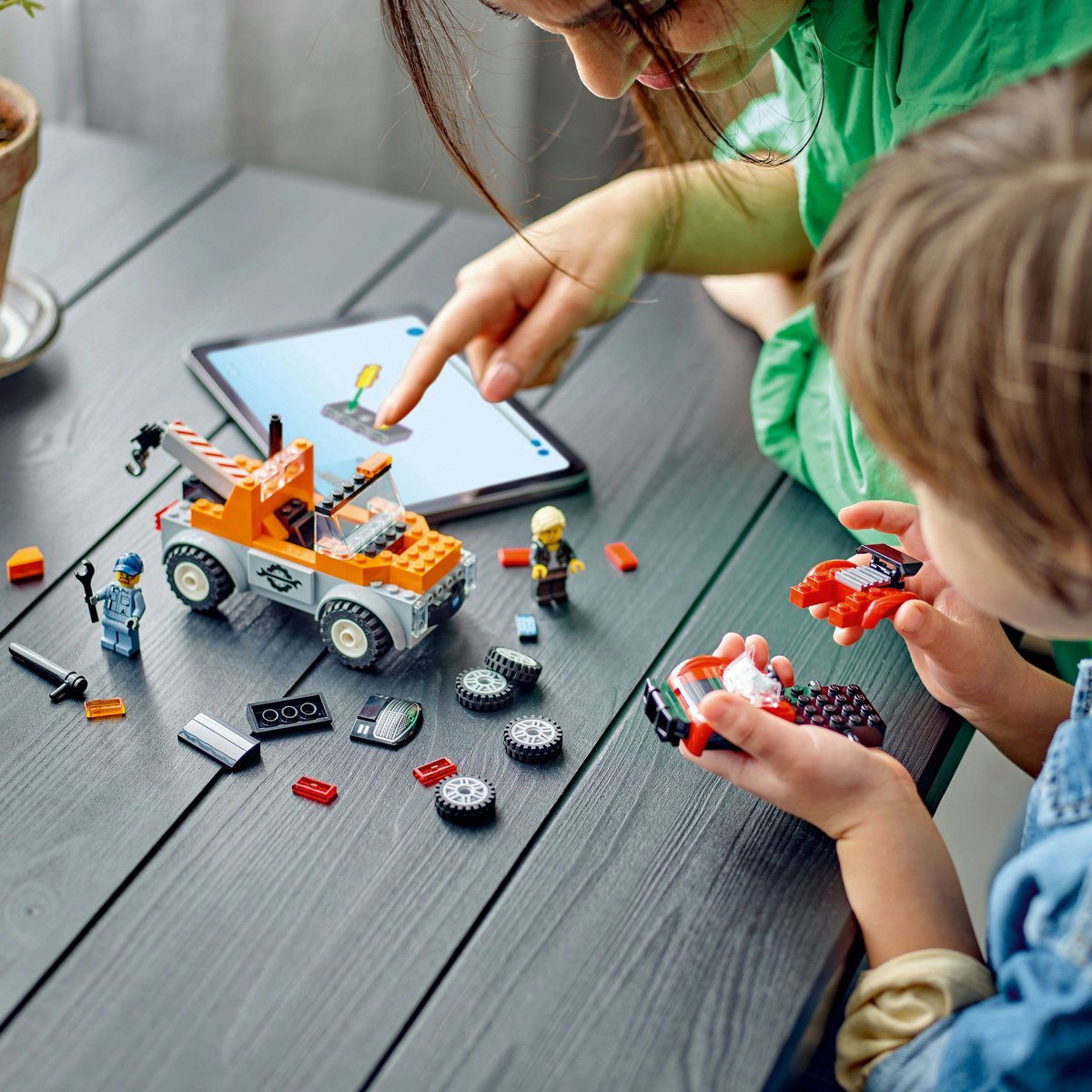 LEGO City Sleepwagen en sportautoreparatie 60435 — afbeelding 4