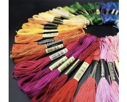 foto van Knaak Borduurgaren - 100 kleuren - Kleurrijk - Hoogwaardig - 8 meter