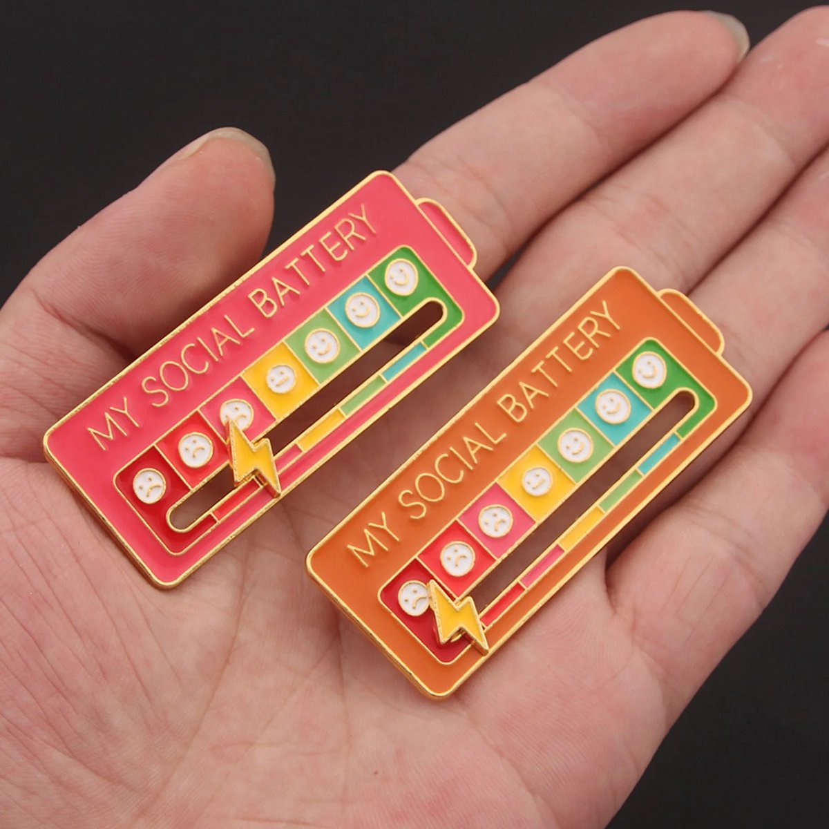 2025 Nieuwe 2 Stuks MY SOCIAL BATTERY, Grappige Sociale Stemming Broche Pin Voor 7 Dagen Pin Grappige Sociale Batterij Broche Badge Mood Pin Badge Schattig