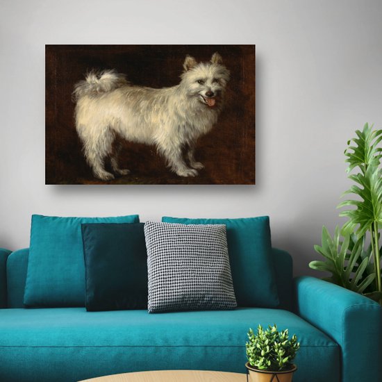 Une peinture de spitz blanc est accrochée au-dessus d'un canapé turquoise avec des coussins.