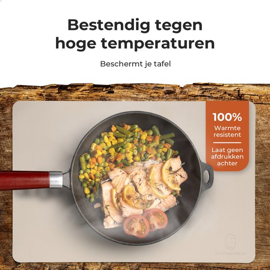 Offwhite placemat, 100% warmtebestendig, met een pan vol eten erop.