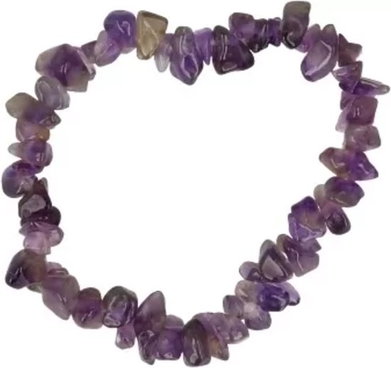 Een armbandje van ruwe, paarse amethist chips.