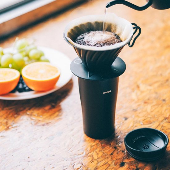 Hario V6002 Metal dripper with silicone base Black bol