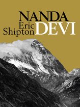 Boek "Nanda Devi" met een berglandschap en tekst in goud en zwart.