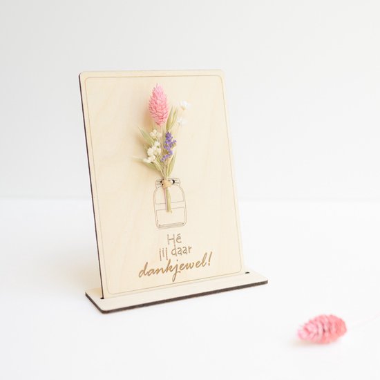 Foto: Kadoosje mini dankjewel roze by nordhus mini boeketje op houten kaartje droogbloemen origineel cadeau dankjewel zomaar einde schooljaar juf meester bedankje leerkracht