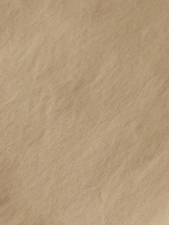 Detail van de textuur van beige chino stof.