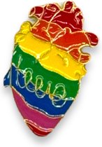 Laissez votre cœur parler avec l’épingle/bouton spécial Pride Rainbow Heart