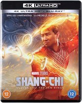 Voorkant van de Shang-Chi 4K UHD Blu-ray hoes met Simu Liu die ringen gebruikt, omringd door lichteffecten.