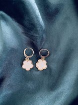 Klaver oorbellen | wit/goudkleurige oorbellen| oorhangers/oorclips |luxe oorbellen voor dames | Accessoires, cadeau voor vrouwen | Sieraden | Stainless steel |RVS| Fashion Jewelry
