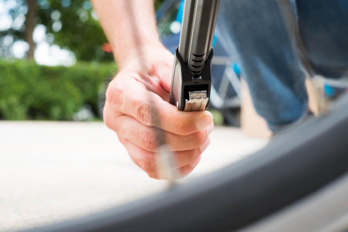 BBB Cycling Fietsstandaard 26 - 29 Inch - Universeel Klemsysteem - Verstelbaar in Lengte - Zijstandaard: E-bike, Stadsfiets & Mountainbike - UniKick Clampmount - BKS-08 – foto 4