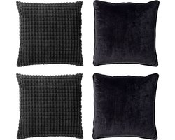 foto van Dutch Decor - Set van 4 sierkussens - Essentials - raven - zwart - 45x45 cm - Finn & Rome - inclusief binnenkussens - velvet